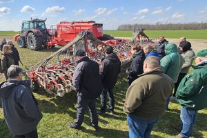 Ūkininkai gilino žinias apie bearimį ūkininkavimą: ir patyrę žemdirbiai tebeieško būdų, kaip kovoti su kenkėjais 