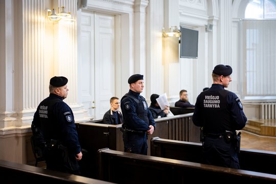 Vilniaus teismas atvertė teroro aktų bylą dėl siuntų su sprogstamaisiais užtaisais