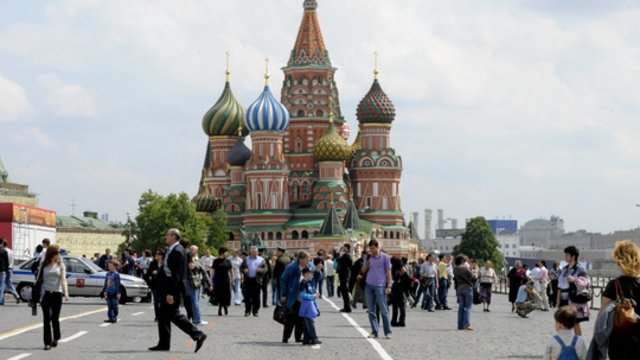 Prispausti rūpesčių rusai gręžiasi į magiją: šventai tiki galintys numatyti ateitį