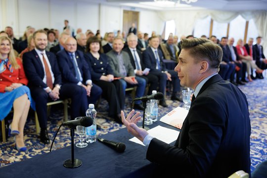 Po LSDP sprendimų – klausimas M. Sinkevičiui: „Kaip jūs galite būti koalicijoje su partija, kuri kenkia valstybei?“