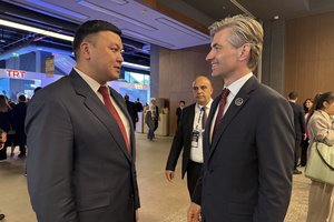 K. Budrys su Kirgizstano vicepremjeru aptarė Tian Šanio viršukalnių lietuviškų pavadinimų klausimą