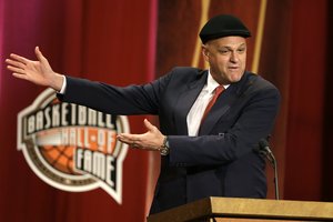 Mirė krepšinio legenda Oscaras Schmidtas