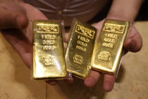 Pribloškiantis radinys: žolę pjovęs savivaldybės darbuotojas rado aukso luitų