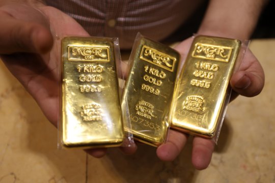 Pribloškiantis radinys: žolę pjovęs savivaldybės darbuotojas rado aukso luitų