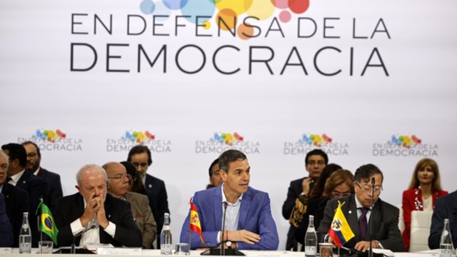 Barselonoje susirinkę kairiųjų lyderiai: įspėja apie kraštutinių dešiniųjų grėsmę demokratijai