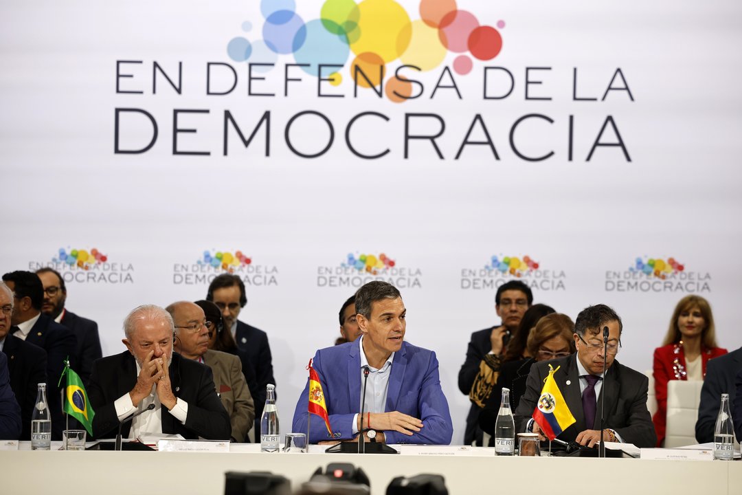 Barselonoje susirinkę kairiųjų lyderiai: įspėja apie kraštutinių dešiniųjų grėsmę demokratijai