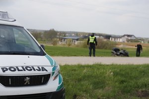 Joniškio r. – automobilio ir keturračio susidūrimas: prie pastarojo vairo – neblaivus ugniagesys