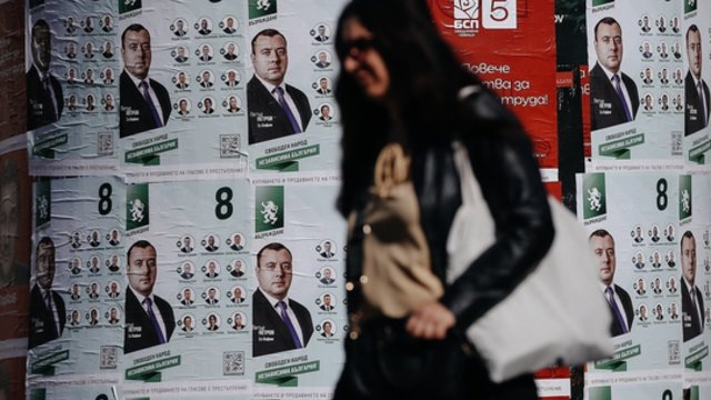 Bulgarijoje įtampa prieš rinkimus: R. Radevo ryšiai su Rusija kelia nerimą ES