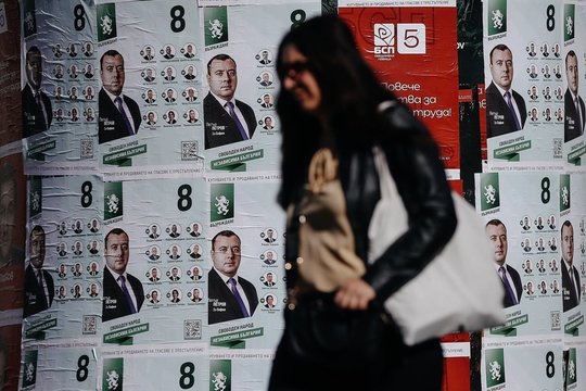 Bulgarijoje įtampa prieš rinkimus: R. Radevo ryšiai su Rusija kelia nerimą ES