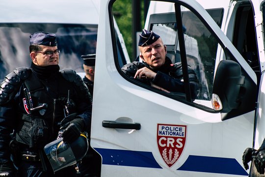 Netoli Paryžiaus įvykdytas kontroliuojamas Antrojo pasaulinio karo bombos sprogimas