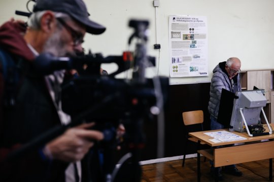 Vengrijos keliu Bulgarija nesuks? Apklausose – simpatijos prorusiškam buvusiam šalies prezidentui