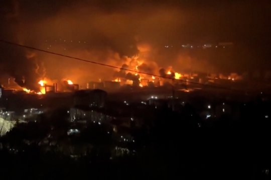 Skaudus smūgis rusams: užfiksavo liepsnose skęstantį Tuapsės uostą