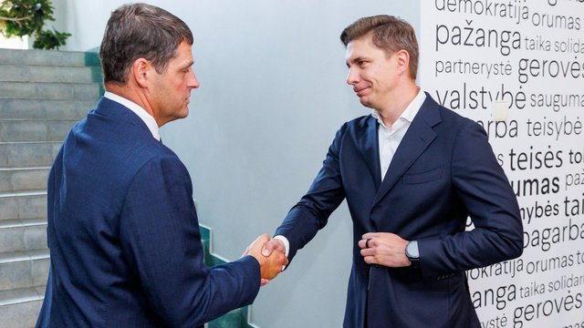 Kodėl socialdemokratai delsia spręsti koalicijos klausimą: M. Sinkevičiaus veiksmai taptų ryžtingesni vienu atveju