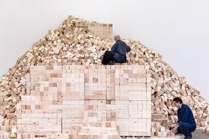 Lina Lapelytė lankytojus kvies iš 400 000 medinių kubų statyti ir griauti savitą monumentą