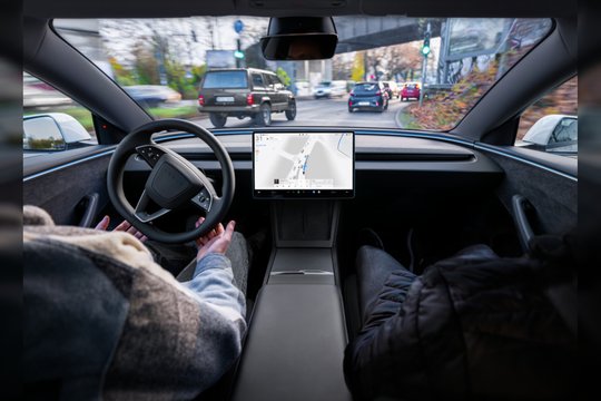 Tesla pristato Full Self-Driving (prižiūrimas) bandomuosius pasivažinėjimus Lietuvoje