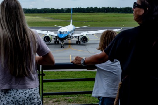 Išnarpliojo mitą dėl nemokamų lėktuvo bilietų: ant šio kabliuko užkimba dažnas keliautojas