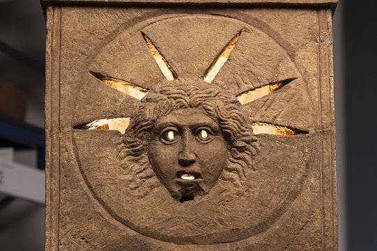 Įspūdingas altorius liudija paslaptingą kultą, kuriame dalyvaudavo vien vyrai