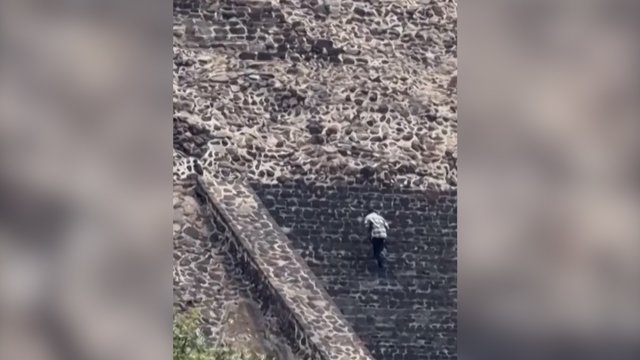 Užfiksuotas makabriškas išpuolis prie Meksikos Teotihuakano piramidžių: žuvo kanadietė, sužeisti mažiausiai 6 turistai