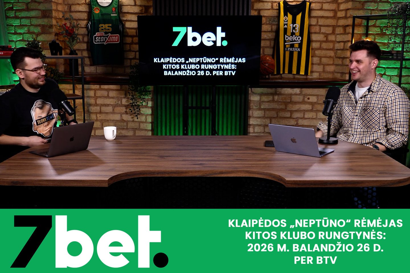 Krepšinio ekspertas Jonas Lekšas kartu su Pauliumi Vaitiekūnu.