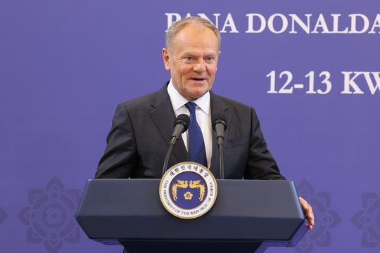 Lenkija nagrinėja Slovakijos premjero prašymą leisti per jos oro erdvę skristi į Maskvą