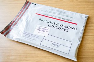 Seimas svarstys atšaukti trijų brandos egzaminų reikalavimą