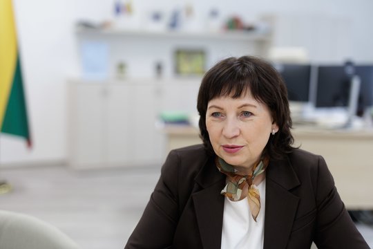 Prienų mero „čekiukų“ byloje liudijusi ministrė J. Zailskienė: aš užpilu kuro, jis atiduoda pinigus