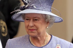 Karalienei Elžbietai II butų sukakę 100: karaliaus Karolio III sveikinimas nustebino ne vieną