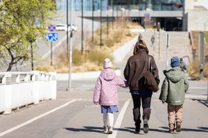 Seimas nepritarė tėvams palankiam siūlymui dėl vaiko priežiūros atostogų