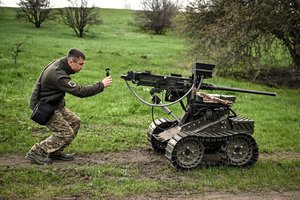 Fronte – robotai vietoje karių? Paaiškino, kaip Ukraina keičia savo karo taktiką