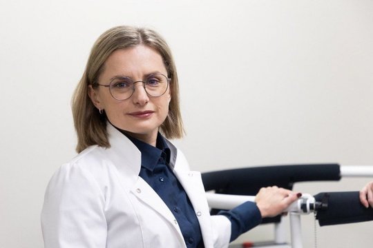 Sukasi galva ir išpylė prakaitas? Gydytoja pasakė, kokį signalą siunčia organizmas