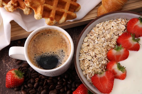 Produktai, kurių geriau nevartoti su kava: gali net padidinti inkstų akmenų riziką