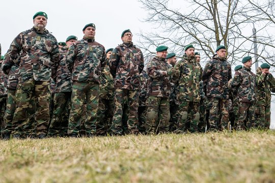 NSGK pritarė siūlymui plėsti šaulių ir pretenduojančiais tokiais tapti patikros reikalavimus