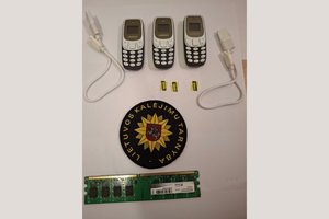 Kauno kalėjime – netikėtas radinys: draudžiami daiktai slėpti televizoriaus viduje