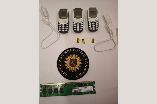 Kauno kalėjime – netikėtas radinys: draudžiami daiktai slėpti televizoriaus viduje