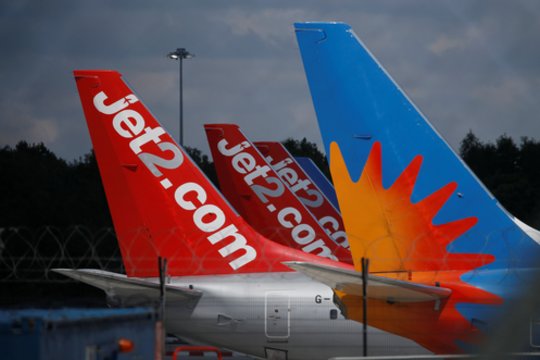 Šiurpus incidentas Jungtinėje Karalystėje: iš keleivinio lėktuvo iškrito vyras