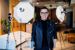 Sėkmė be dramų ir sensacijų: eterį išvydo 100-oji „Jokių filtrų su Saugirdu Vaitulioniu“ laida