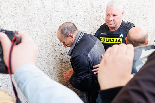 Į teismą atvesdinti jau visi trys įtariamieji M. Sadausko nužudymo byloje: J. Gaigalaitės advokatas pateikė kitokią versiją