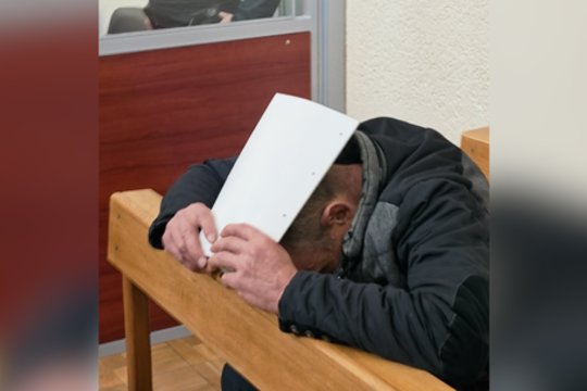 Pamatykite: antrasis įtariamasis atvežtas į Panevėžio apylinkės teismą