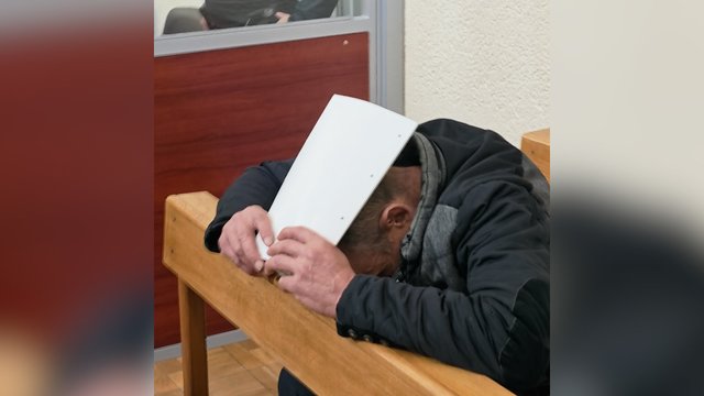 Pamatykite: antrasis įtariamasis atvežtas į Panevėžio apylinkės teismą