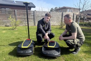 Žolės pjovimas šiais laikais: kaip išsirinkti savo sklypui tinkamiausią robotą 