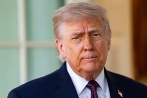 Dėl Hormūzo sąsiaurio – griežtas D. Trumpo įsakymas