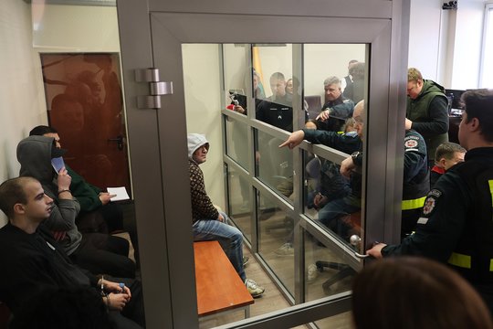 Teismas Šiauliuose pradėjo nagrinėti galimo terorizmo bylą: kaltinamieji neprisipažįsta