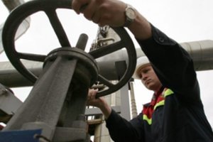 Vengrija: rusiška nafta vėl teka „Družba“ naftotiekiu