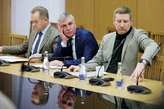 LRT pataisų cirkas tęsiasi: K. Vilkausko dėl žodžio „debilas“ atsiprašęs V. Juozapaitis jį pavadino mažuoju diktatoriumi