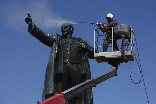 Vidurinei Azijai tolstant nuo Maskvos dingsta ir sovietinė architektūra