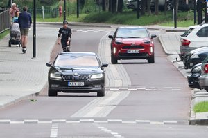 Greičiausias būdas prarasti vairuotojo pažymėjimą ne tik Lietuvoje, bet ir pasaulyje: aplenkei dviratininką – likai be teisių