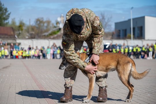 Šuns dienos minėjime Kaune – simbolinė tarnybinio šuns išleidimo į atsargą ceremonija