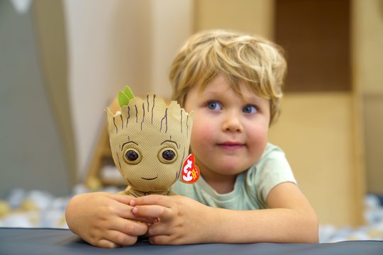 Regėjimo negalią turintys tėvai susilaikė matančio sūnaus – laimę sugriovė kraupi liga