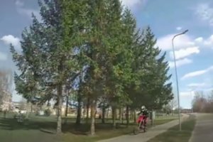 Paviešino vaizdus: akmenės pareigūnai vaikėsi beteisį motociklininką – pažeidimus fiksavo vieną po kito