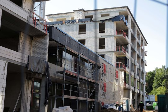 Laimikio žvalgėsi dar neturėdami pinigų: būsto rinkoje – bruzdesys, tačiau gyventojai rizikuoja nusvilti